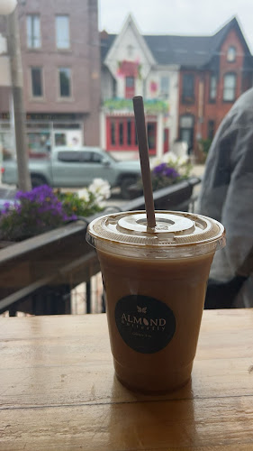 Comentarii opinii despre Almond Butterfly Bakeshop & Cafe
