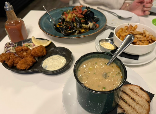 Fanny Bay Oyster Bar & Shellfish Market - Hospitality and gastronomy