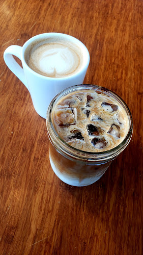 279 8th St E, North Vancouver, BC V7L 1Y9