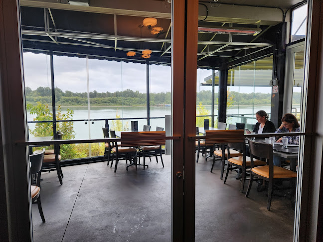 Opinii despre Kingfishers Waterfront Bar & Grill în Maple Ridge - Hospitality and gastronomy