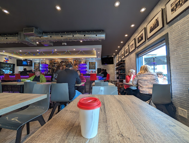 Comentarii opinii despre Archtop Coffee Bar & Market