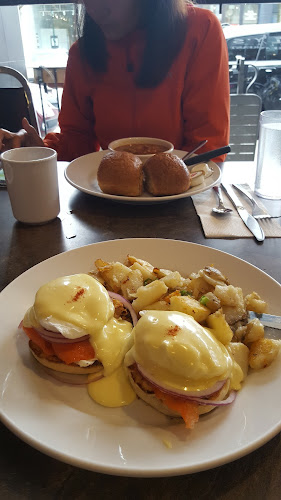 2061 W 4th Ave, Vancouver, BC V6J 1N3