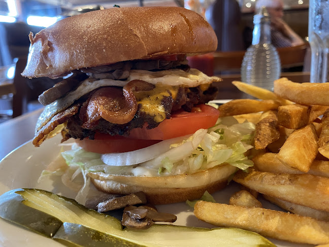 413 6th St, New Westminster, BC V3L 3B1