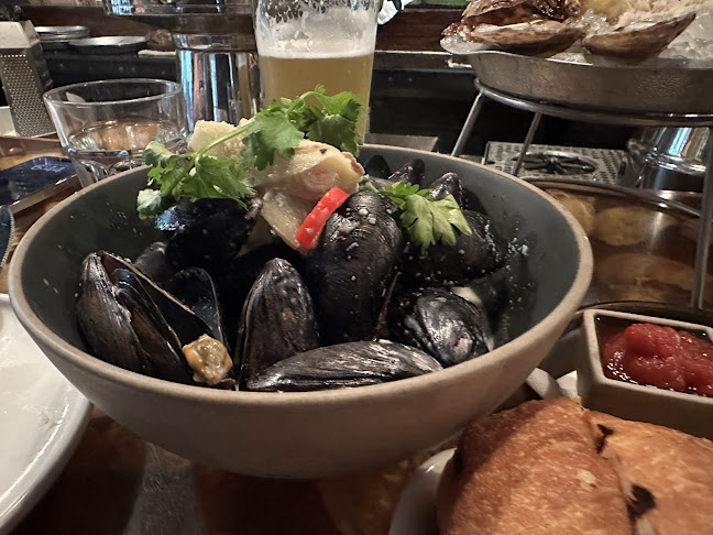 100 Adelaide St E, Toronto, ON M5C 1K9