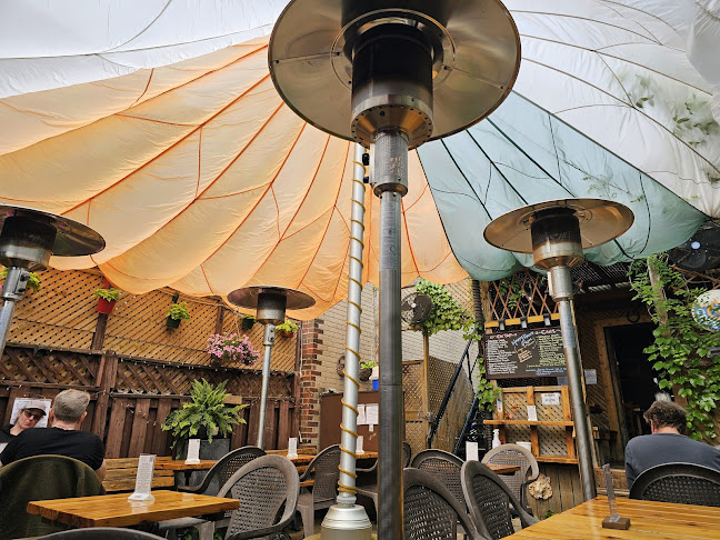 1068 Yonge St, Toronto, ON M4W 2L4