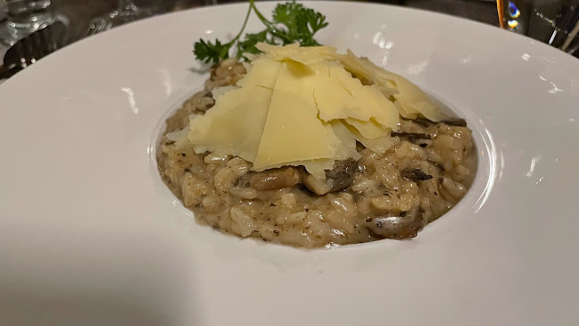 La Vecchia Restaurant Uptown - Hospitality and gastronomy