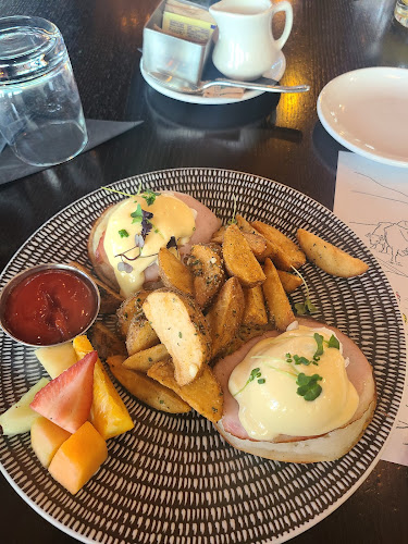 Comentarii opinii despre Dominion Bar + Kitchen