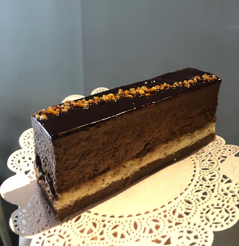 3273 W Broadway, Vancouver, BC V6K 2H5