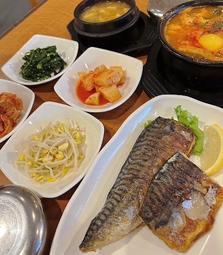 14916 104 Ave, Surrey, BC V3R 1M8