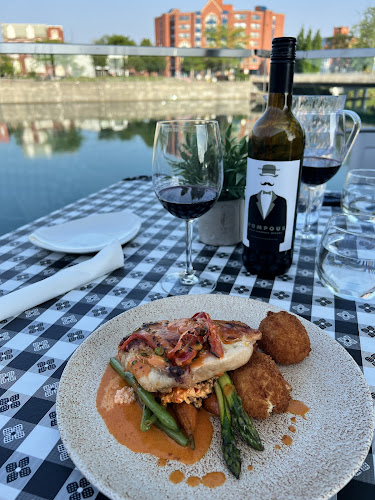 Taris on the Water - Hospitality and gastronomy