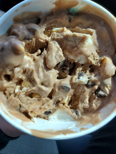 V Burger - 17 Ave - Ice Cream and Burger - Hospitality and gastronomy