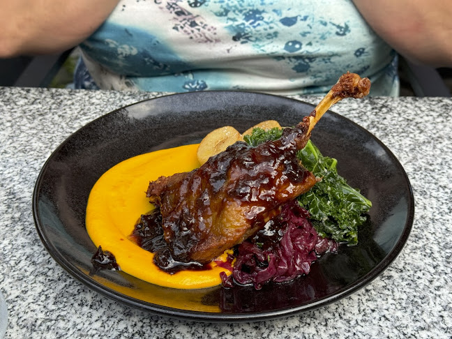 Social Restaurant + Lounge - Hospitality and gastronomy