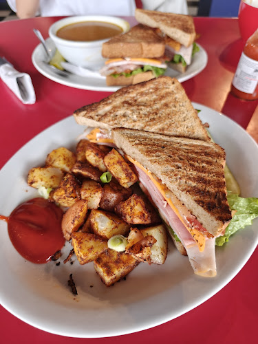 6407 Bowness Rd NW, Calgary, AB T3B 0E6