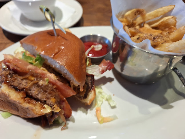 Browns Socialhouse Camrose - Hospitality and gastronomy