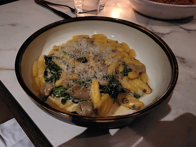 Opinii despre Major Tom Bar în Calgary - Hospitality and gastronomy