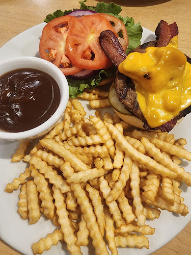 Fixin's Homestyle Eatery - Hospitality and gastronomy