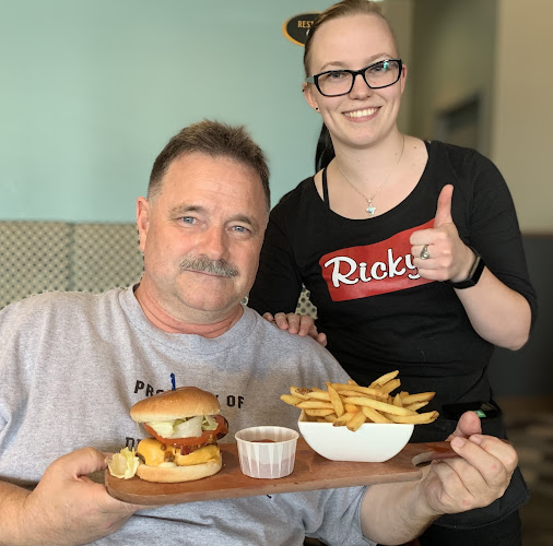 Opinii despre Ricky's Cafe - Red Deer în Red Deer - Hospitality and gastronomy