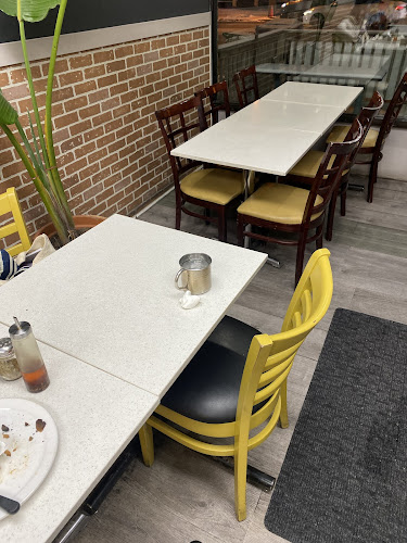 Opinii despre Dino's Wood Burning Pizza în Etobicoke - Hospitality and gastronomy