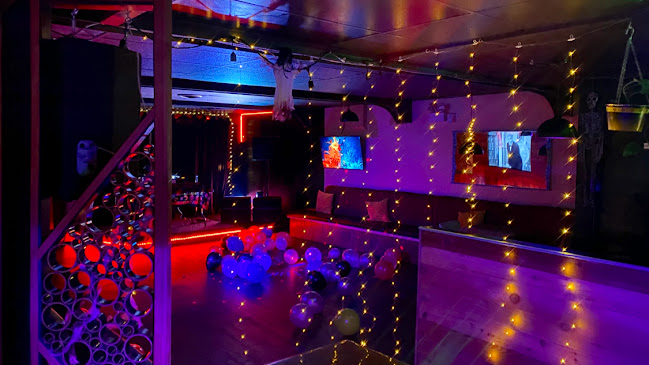 Sunset lounge + grill