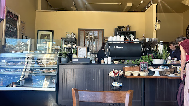 279 8th St E, North Vancouver, BC V7L 1Y9