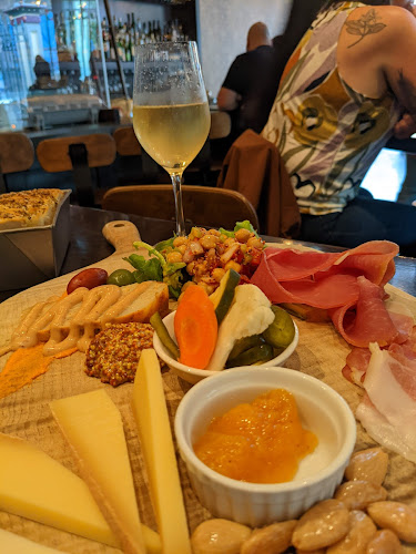 1210 Broad St, Victoria, BC V8W 2A4