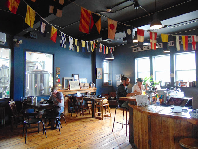 Evermoore: Island Dining & Brewing