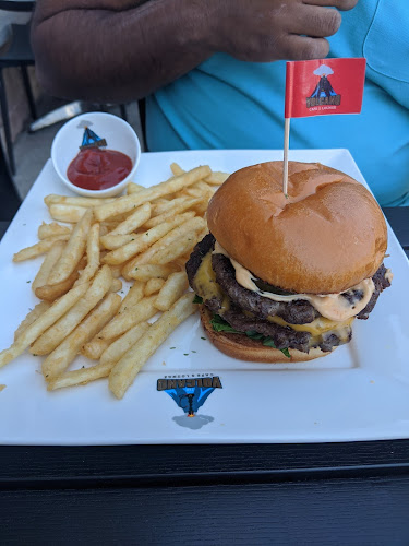 Comentarii opinii despre The Volcano Cafe & Lounge