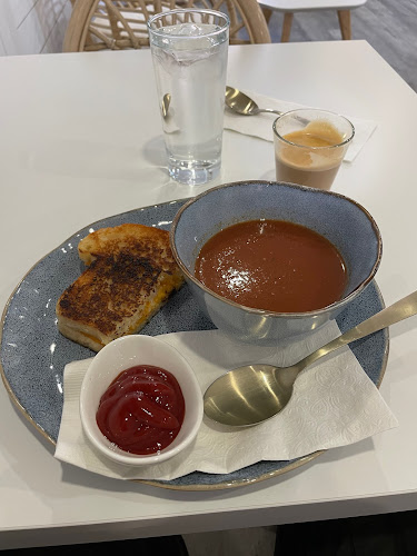 322 Pinnacle St, Belleville, ON K8N 3B4