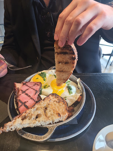 35 King William St, Hamilton, ON L8R 1A1