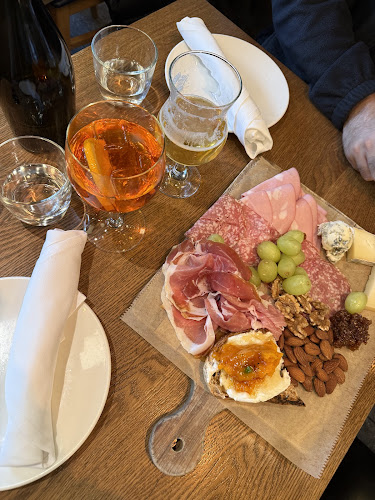 Manulife Centre, 55 Bloor St W, Toronto, ON M4W 1A6