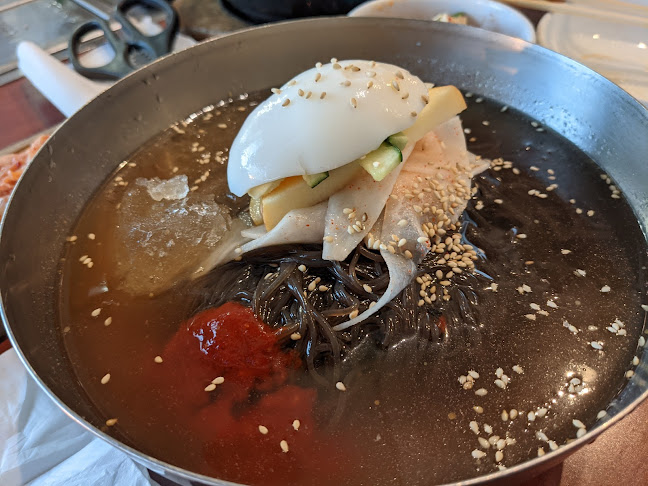 Comentarii opinii despre Meat table 육첩반상 (Hwaro Korean BBQ)