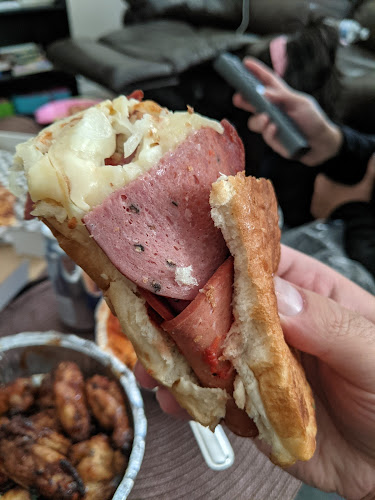 Comentarii opinii despre Checkers Pizza & Donair (Under Renovations) call our Whyte Ave branch for your orders.