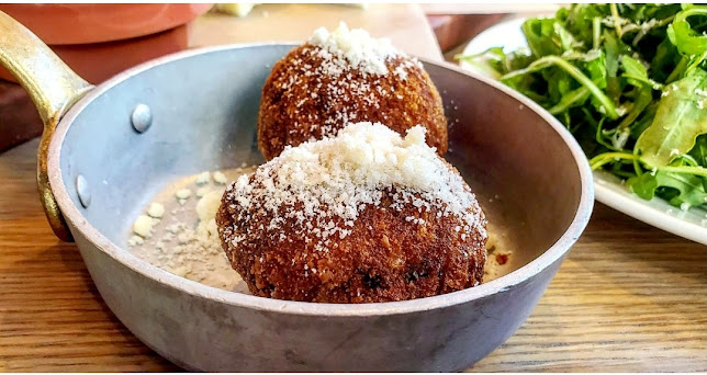 Manulife Centre, 55 Bloor St W, Toronto, ON M4W 1A6