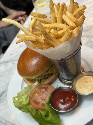 RH Courtyard Restaurant at RH Toronto - Toronto