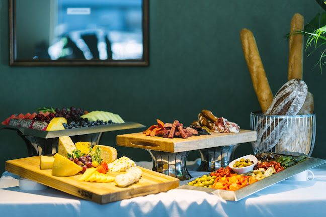 Opinii despre Green's Restaurant în Calgary - Hospitality and gastronomy