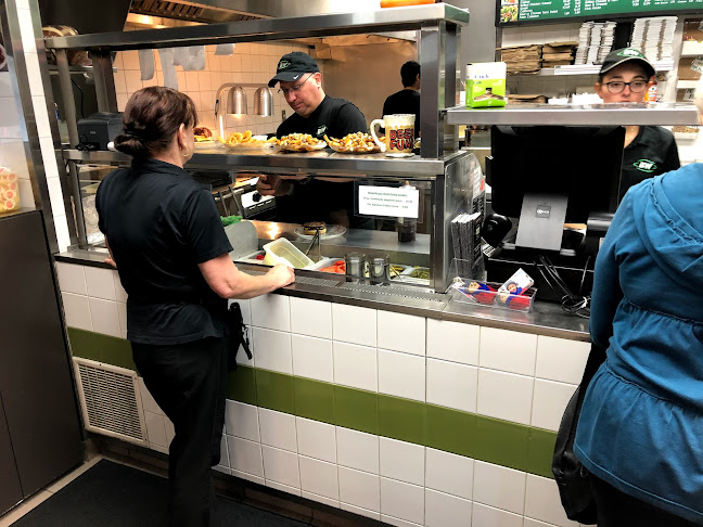 Opinii despre Burger World în North Bay - Hospitality and gastronomy