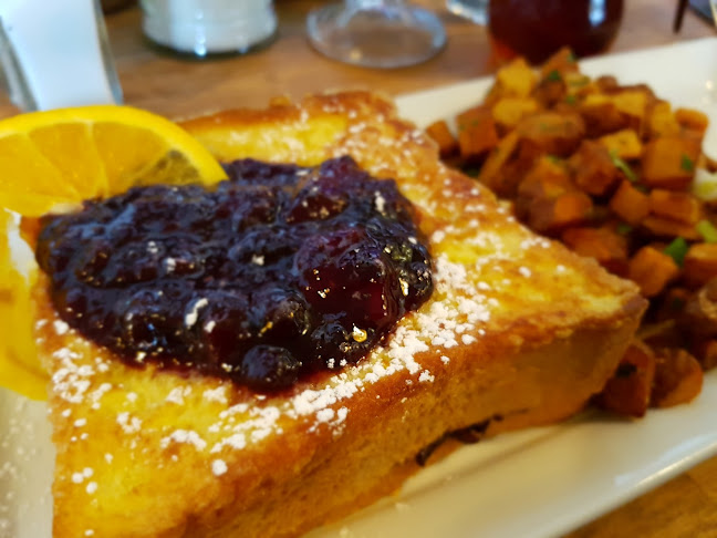 809 1 Ave NE, Calgary, AB T2E 0C2