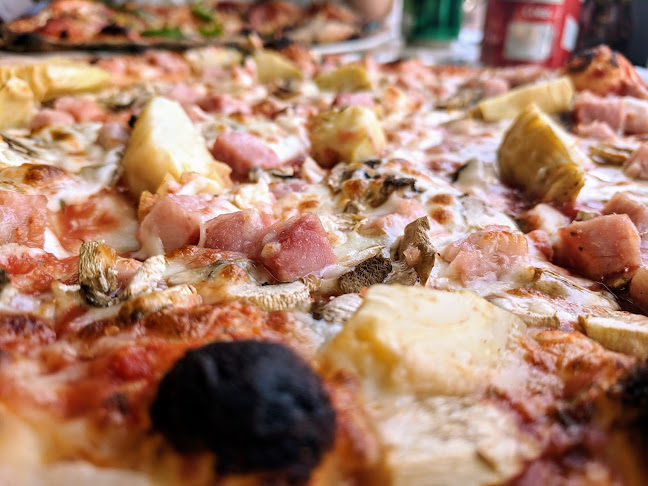 Comentarii opinii despre Dino's Wood Burning Pizza