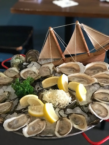 Tide and Vine Oyster House - Niagara Falls