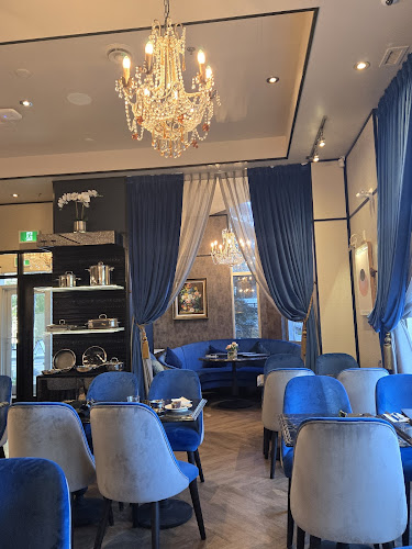 Hutch Cafe - Calgary