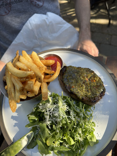 Comentarii opinii despre Moxies Victoria Restaurant