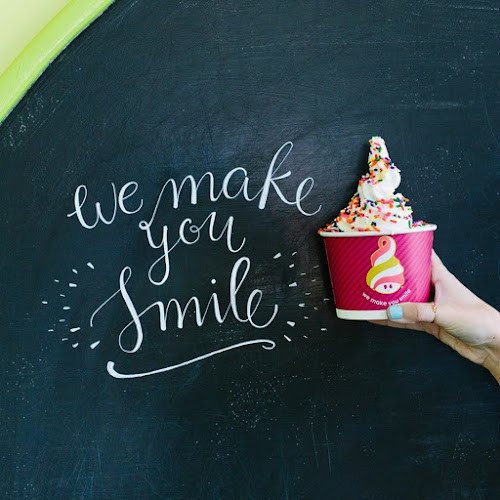 Opinii despre Menchie's Frozen Yogurt Airdrie în Airdrie - Hospitality and gastronomy