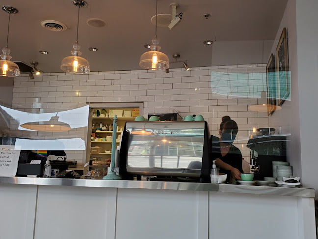 1399 Ellis St, Kelowna, BC V1Y 1Z9