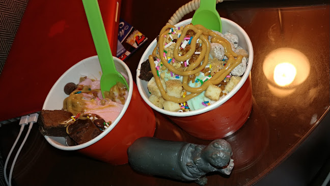 Opinii despre CC Swirls Canadian Creamy Yogurt în Niagara Falls - Hospitality and gastronomy