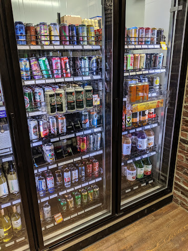 Comentarii opinii despre Marine Gateway Liquor Store