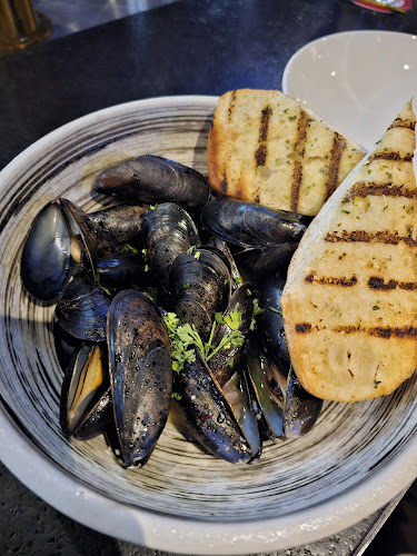 Opinii despre 722 World Bier Haus în Calgary - Hospitality and gastronomy