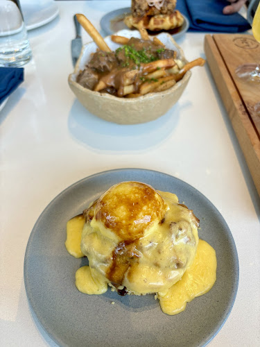 900 Canada Pl, Vancouver, BC V6C 3L5