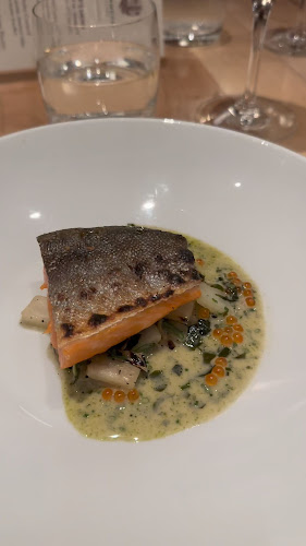 1 Richmond St W, Toronto, ON M5H 3W4