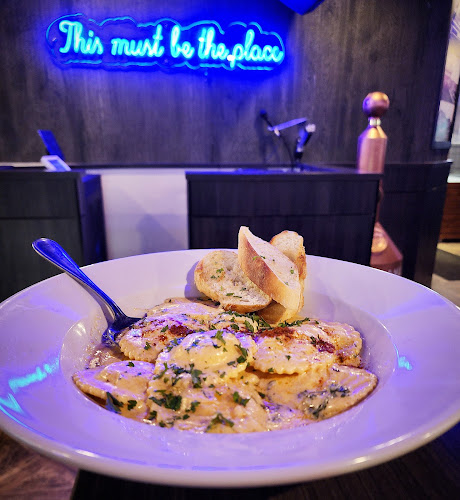 The Port House Social Bar & Kitchen Burlington - Hospitality and gastronomy