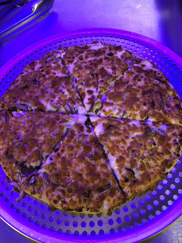 Queen's Pizza - Hospitality and gastronomy